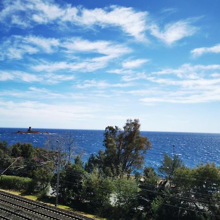 Mobil Home Neuf Camping L Ile Dor Plage St Raphael Avec Piscine Saint-Raphaël エクステリア 写真