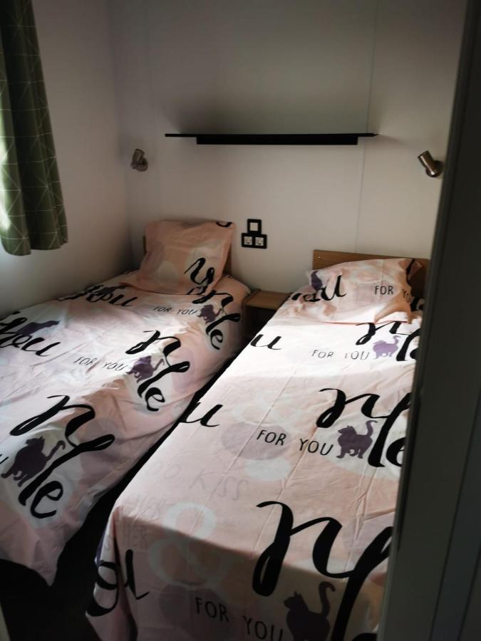 Mobil Home Neuf Camping L Ile Dor Plage St Raphael Avec Piscine Saint-Raphaël エクステリア 写真
