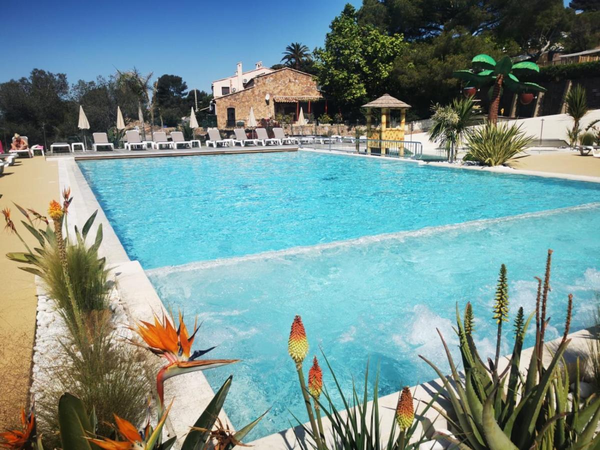 Mobil Home Neuf Camping L Ile Dor Plage St Raphael Avec Piscine Saint-Raphaël エクステリア 写真