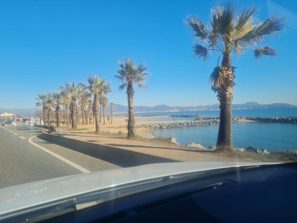 Mobil Home Neuf Camping L Ile Dor Plage St Raphael Avec Piscine Saint-Raphaël エクステリア 写真
