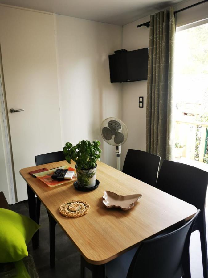 Mobil Home Neuf Camping L Ile Dor Plage St Raphael Avec Piscine Saint-Raphaël エクステリア 写真